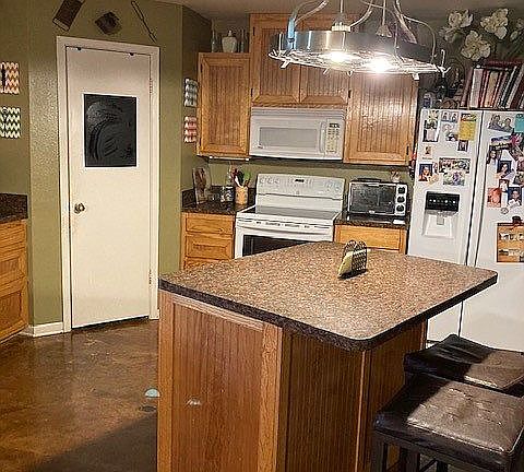 4th image of 1040 N Von Minden St