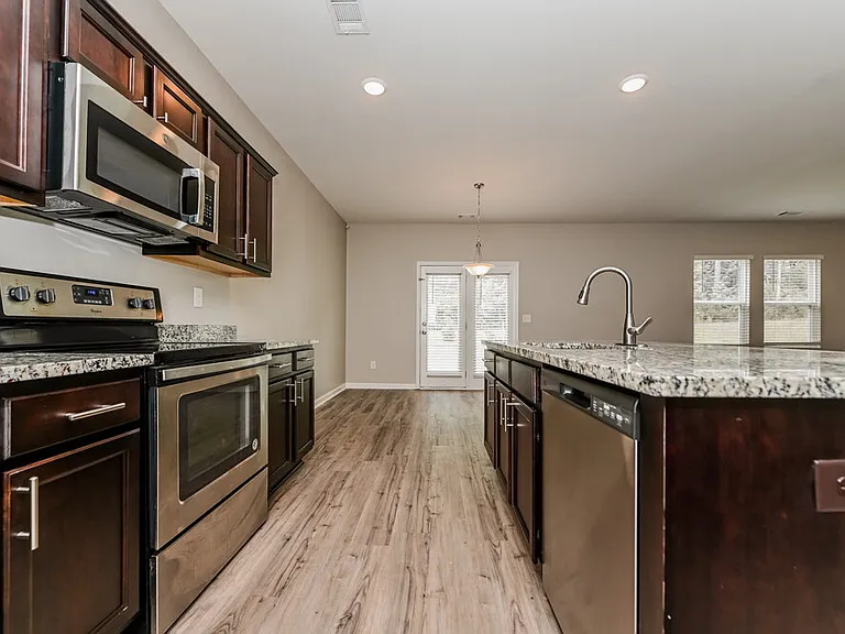 1083 Coldwater Dr — Photo 7