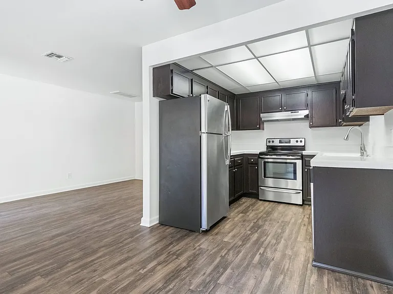 Bonita Heights Apartments — Photo 11