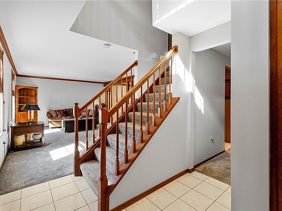 5th image of 105 Gary Dr