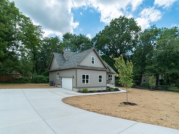 2nd image of 1915 Dahlia Dr