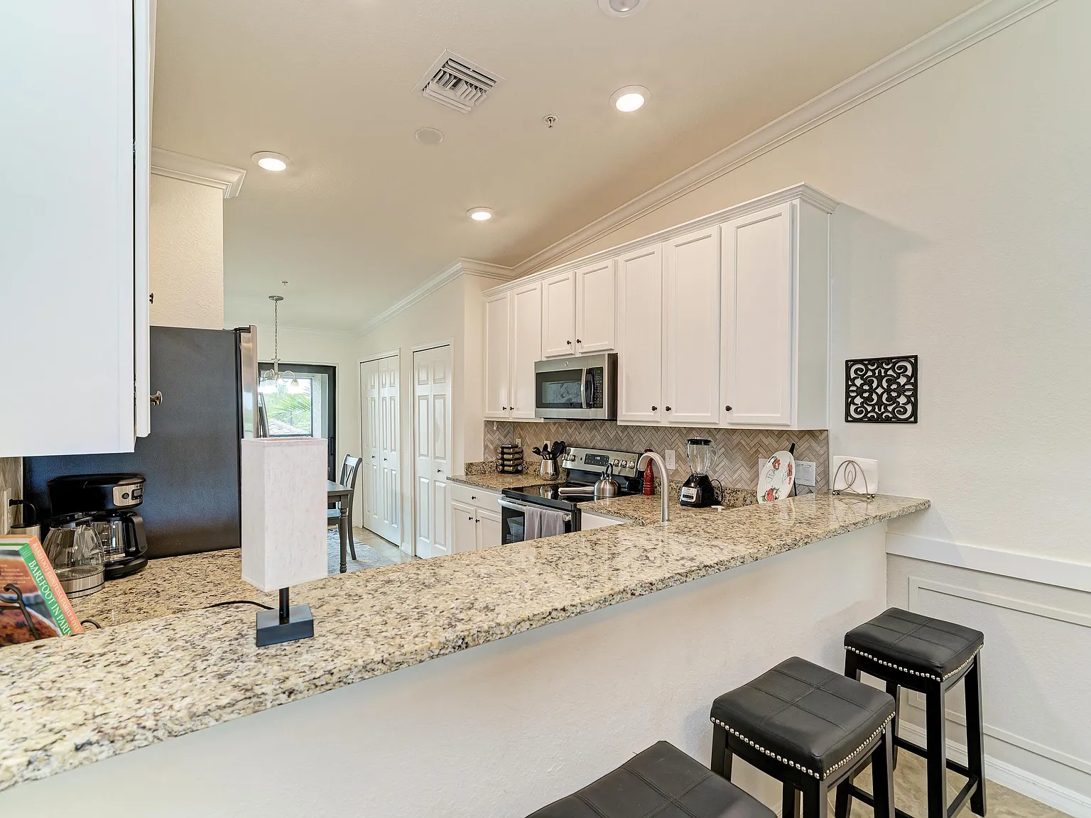 2 bed, 1355 sqft, $3,000 — Photo 2