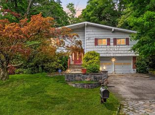 69 Stonewall Cir, White Plains, NY 10607