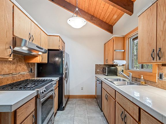 5th image of 17745 Woodland Ln #11