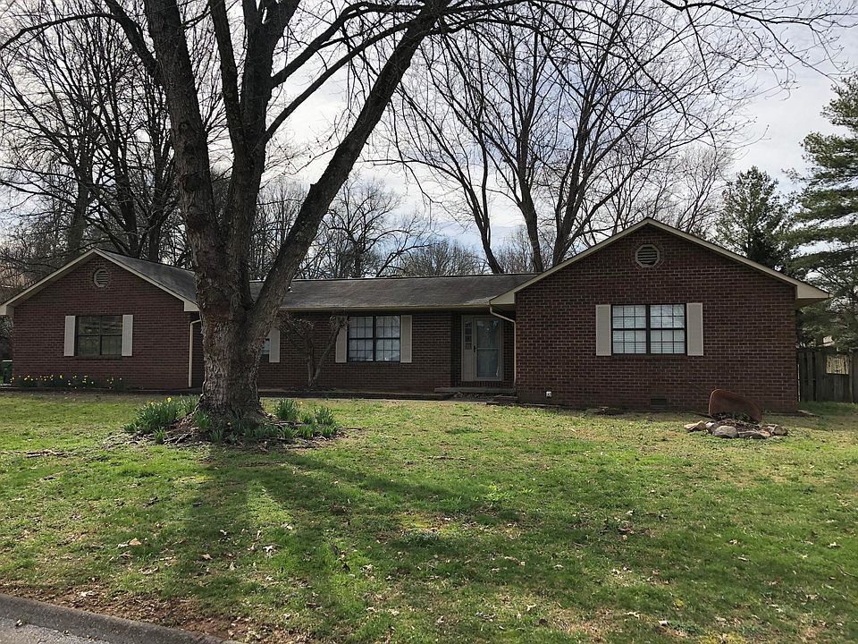 2nd image of 2215 Canterbury Cir