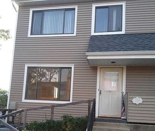 3rd image of 225 Balsam Pl