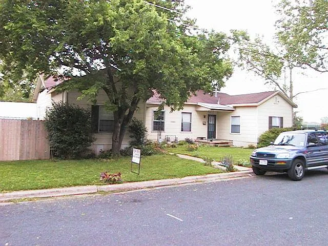 2 bed, 1200 sqft, $1,900 — Photo 2