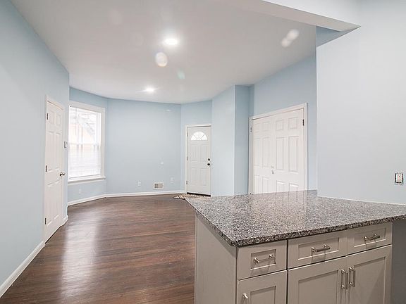 5th image of 71 Glenwood Ave Floor 2
