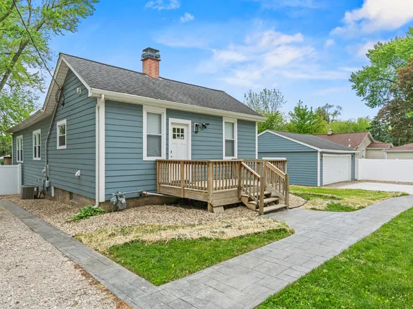 28271 W Stewart Ave, Spring Grove, IL 60081