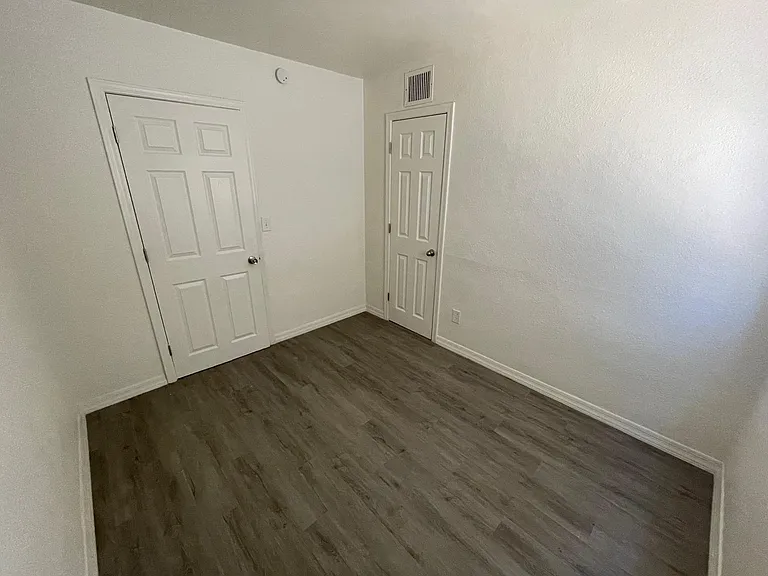 2337 S Walnut Ave — Photo 17