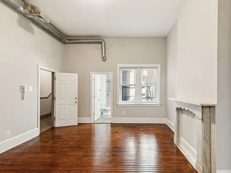 1931 Chestnut St #2M — Photo 12