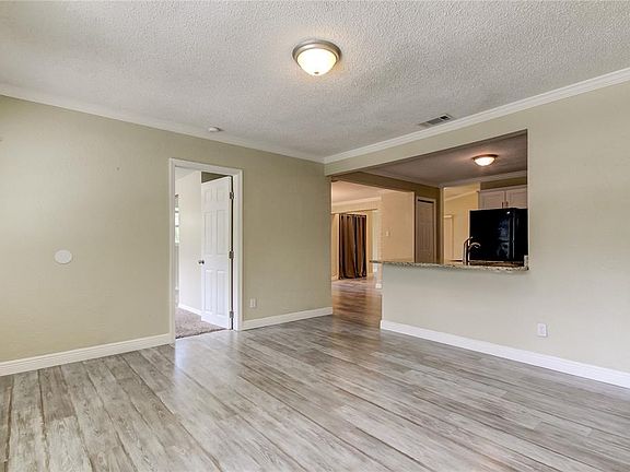 5th image of 315 E Althea Ave