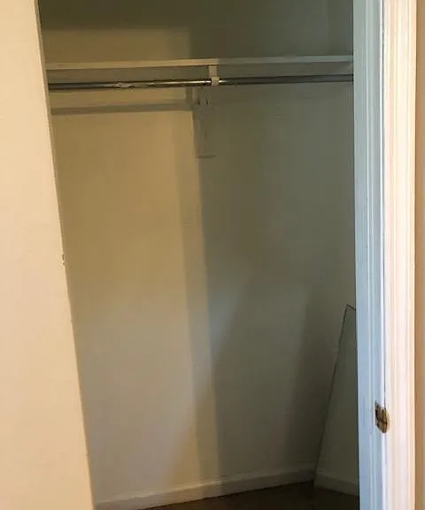 641 Shadywood Ln — Photo 13