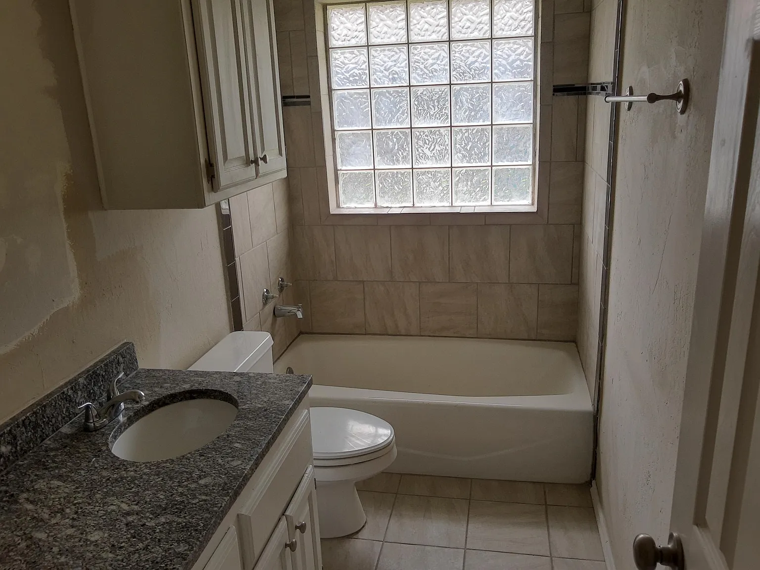 3 bed, 1850 sqft, $1,835 — Photo 2