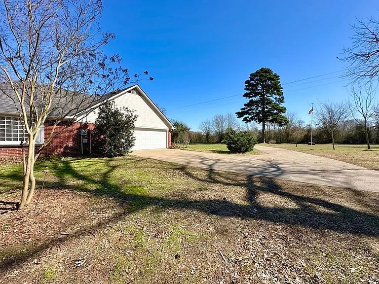 10191 FM 607 N — Photo 5