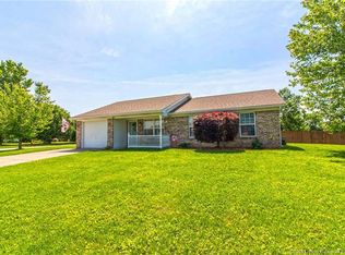 1224 Stonelilly Dr, Jeffersonville, IN 47130