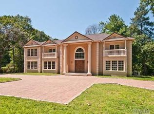 31 Cornwall Ln, Port Washington, NY 11050