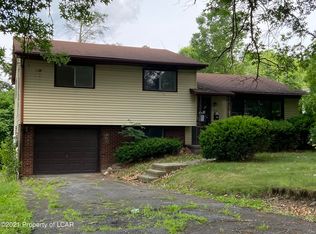106 Pine Tree Dr, Clarks Summit, PA 18411