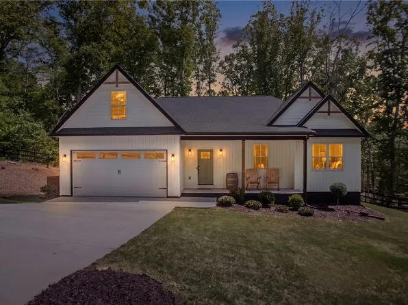 102 George Williams Dr, Easley, SC 29640