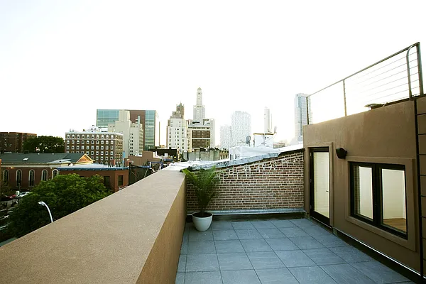 Rented by Solace SMC Inc | media 22