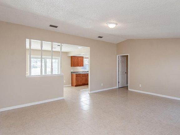5th image of 2750 Beaver Dr