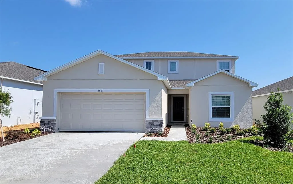 5 bed, 3.0 bath, 2303 sqft, $2,575 — Photo 1