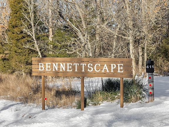 3rd image of 411 Moon Valley Road