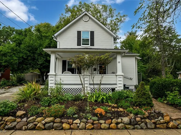 28 Crocker St, Berea, OH 44017