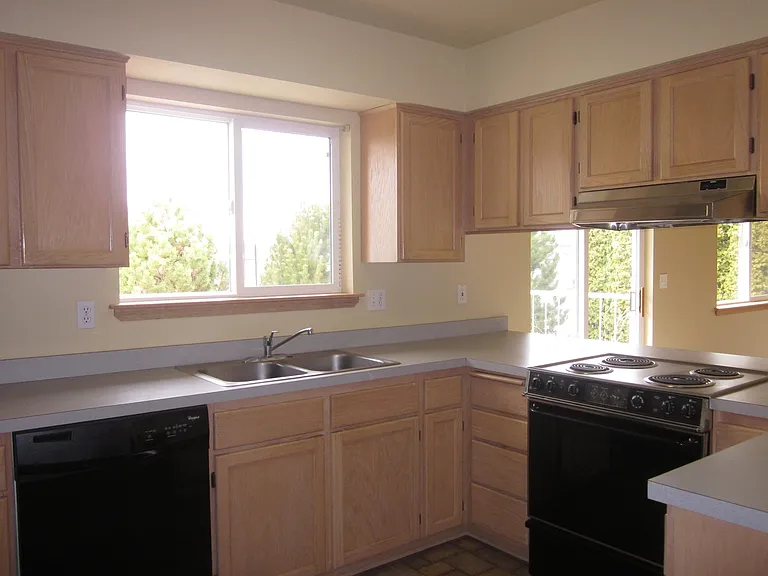 2114 SW Salmon Ave — Photo 4
