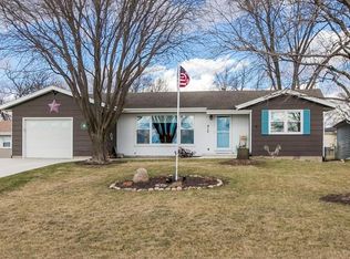 410 Valley St, Center Point, IA 52213