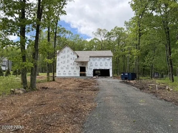 215 Cottonwood Dr, Hawley, PA 18428