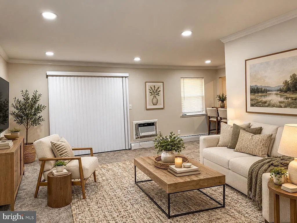 2 bed, 1.0 bath, 980 sqft, $2,000 — Photo 2