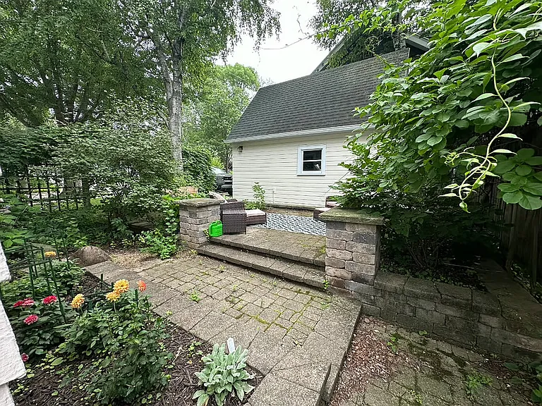 Keyes Ave — Photo 20