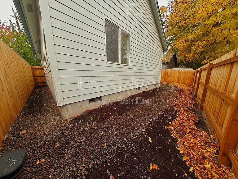 163 SE Partridge Dr — Photo 18