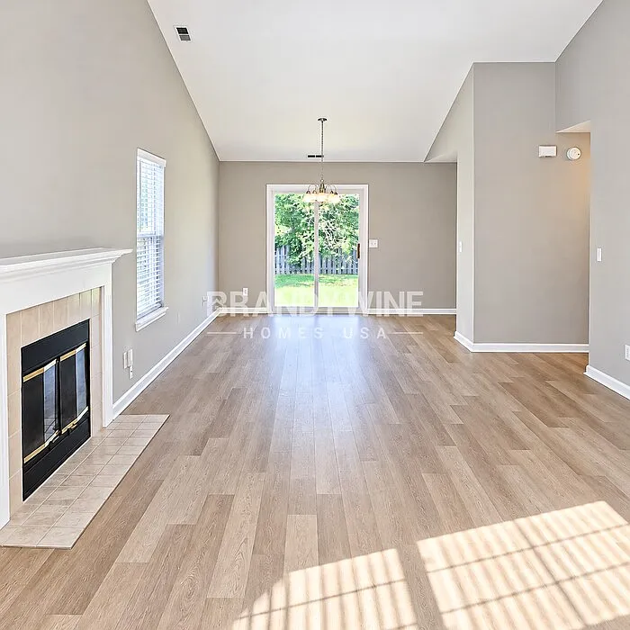 3 bed, 2.0 bath, 1504 sqft, $2,023 — Photo 4