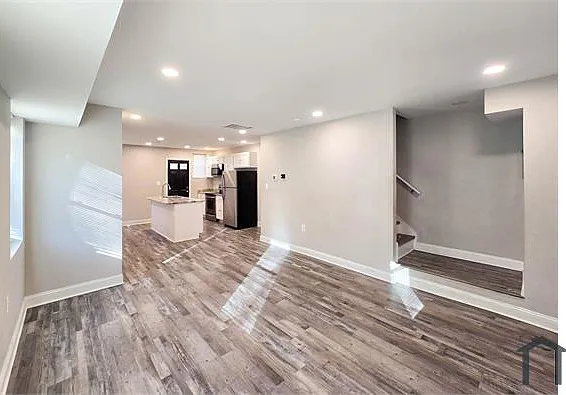 6 bed, 1200 sqft, $5,650 — Photo 2
