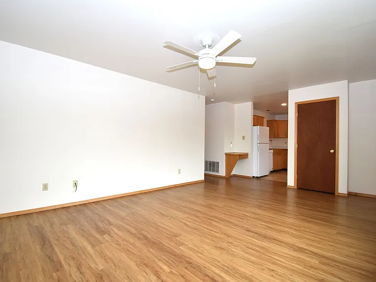 8 Michael Grove Ave #14 — Photo 4