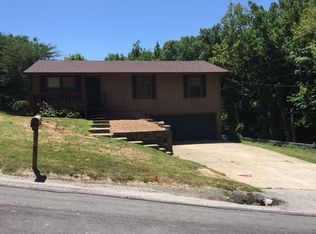 2 Holiday Dr, Collinsville, IL 62234