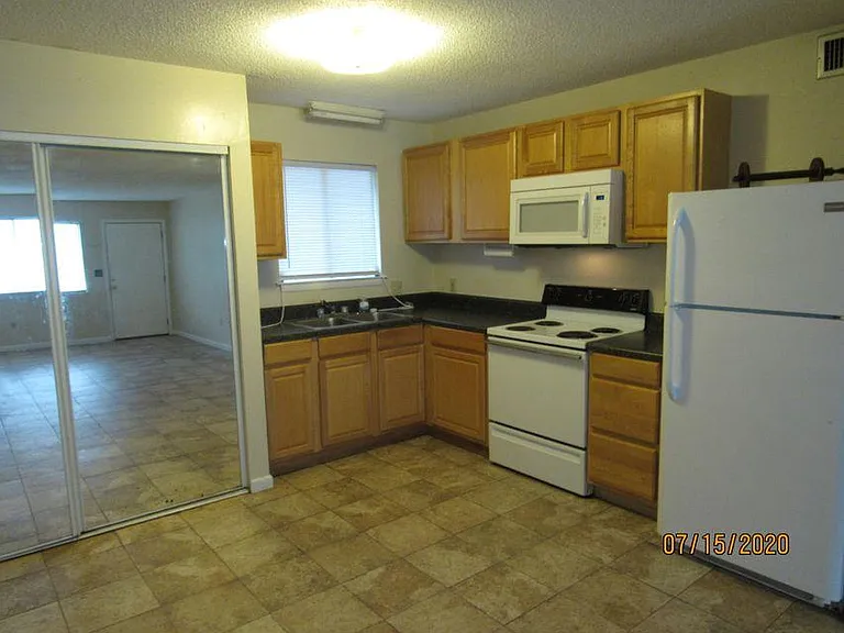 201 College Blvd E #21 — Photo 3