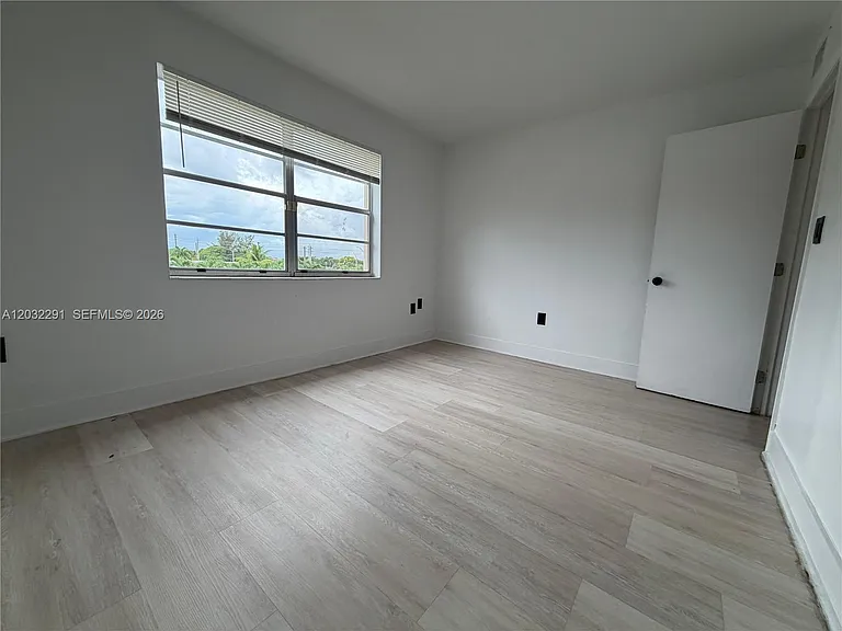 12215 W Dixie Hwy #206 — Photo 7