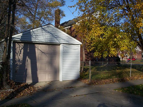 3rd image of 1524 E 4th St