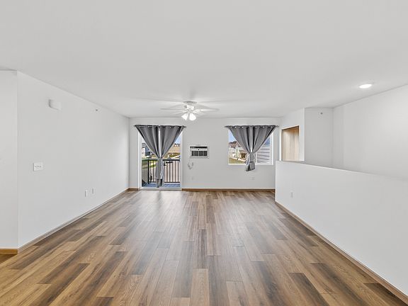3rd image of 1360 Bayberry Ln #305