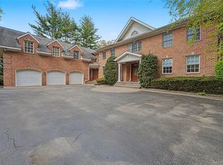 12 Chauncey Pl, Woodbury, NY 11797