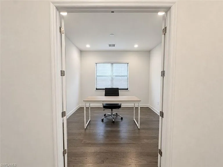 20202 Ainsley St — Photo 15