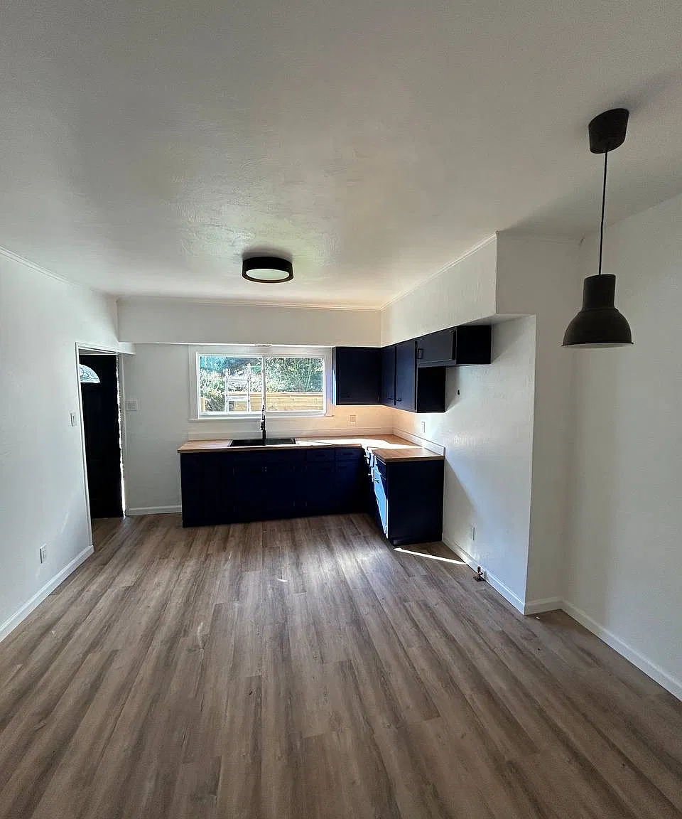 3 bed, 936 sqft, $1,900 — Photo 2