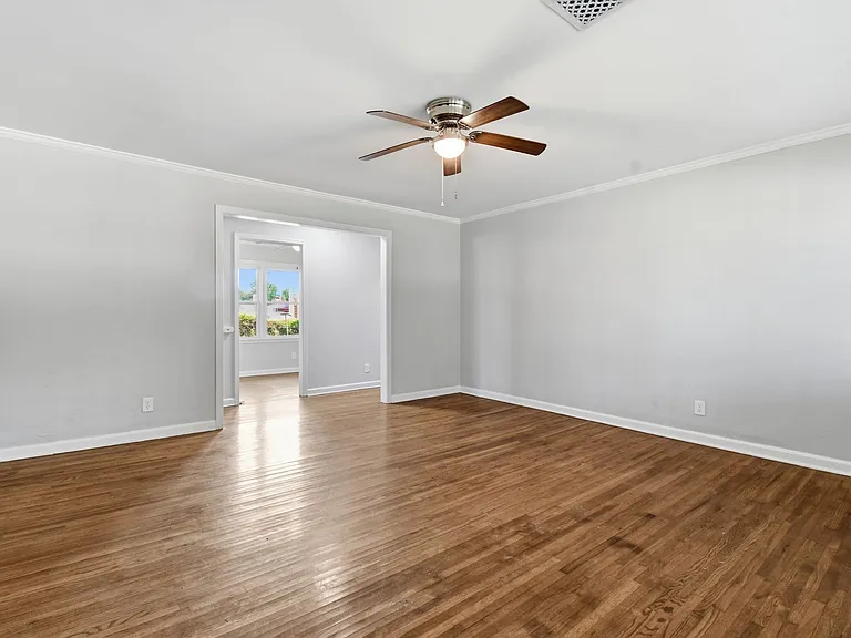 45 E 51st Pl — Photo 4