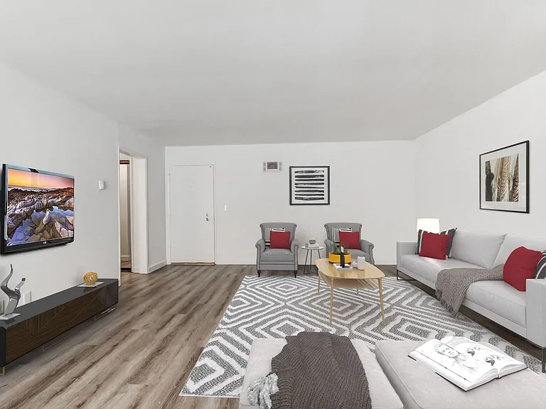 Bentley Avenue Apartments — Photo 13