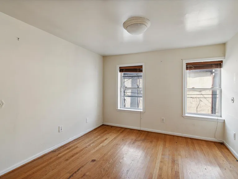 147 Conarroe St — Photo 14