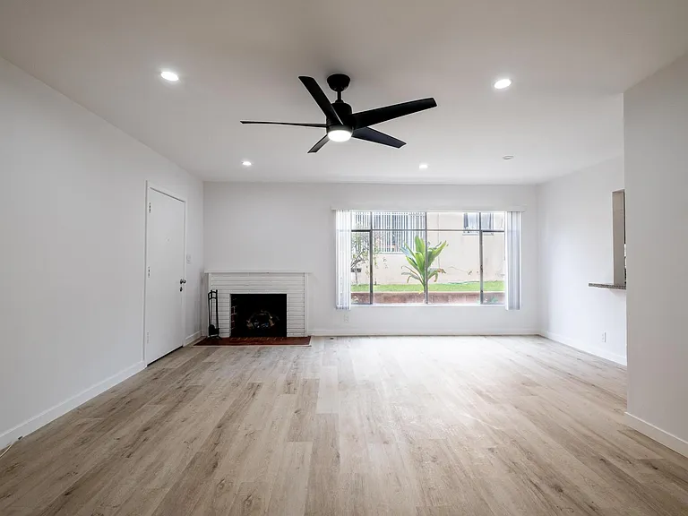 608 Illinois Ct #3 — Photo 10