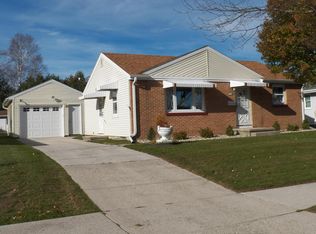 2236 S 11th St, Manitowoc, WI 54220